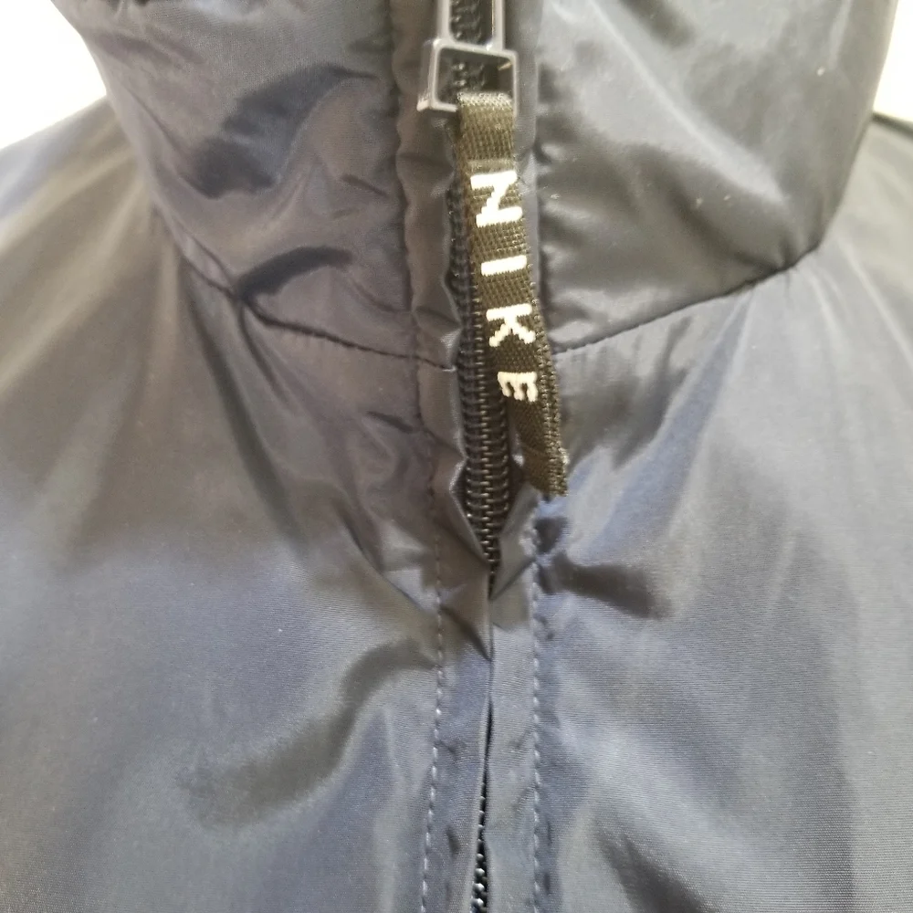 Nike Woman’s Windbreaker. Size Large, 12-14 - Picture 6 of 12